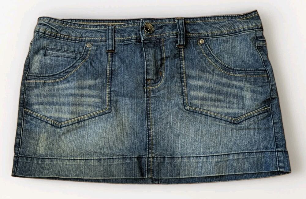 Lei Juniors 11 Denim Mini Skirt Y2K Low Rise Faded Distressed Stretch Blue Jean